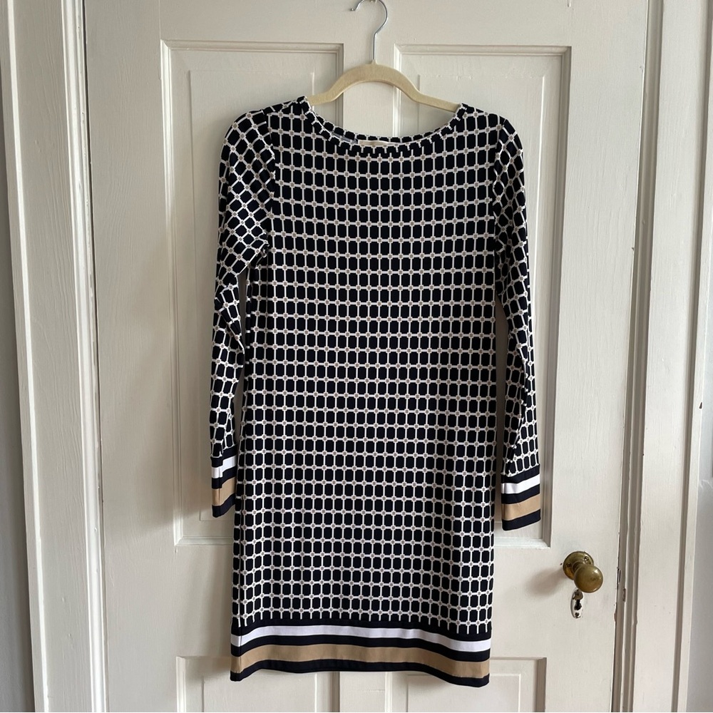 Michael Kors size XS long sleeve stretchy knee-length dress with geometric print